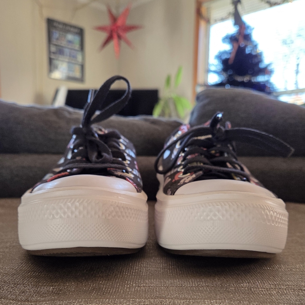 Heart Pattern Converse - image 3